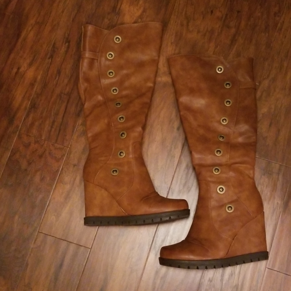 Wedge boot